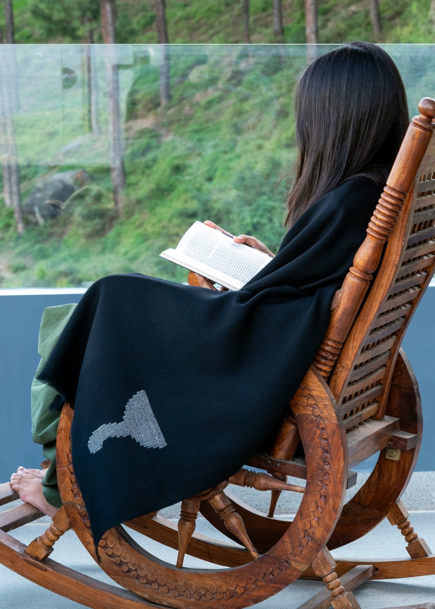 Black Shawl Wrap - Wool Blanket Scarf with Cat Motif - likemary