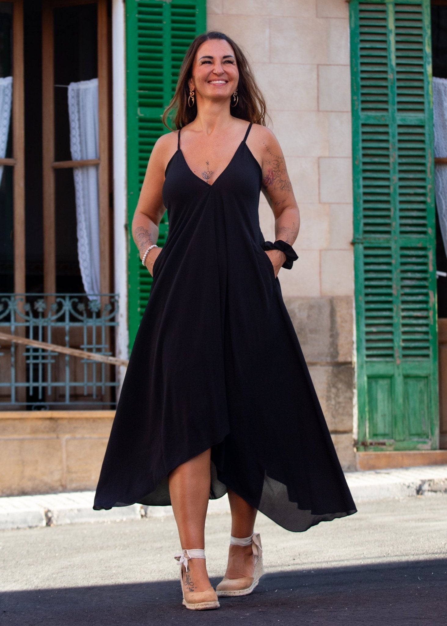 Black Summer Maxi Dress with Open Back & Pockets - likemary