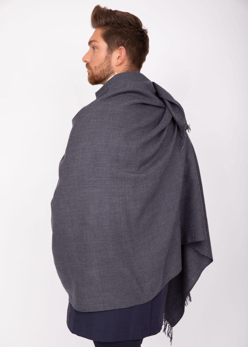 Men’s Oversized Merino Wool Scarf in Charcoal Grey Twill Weave - likemary