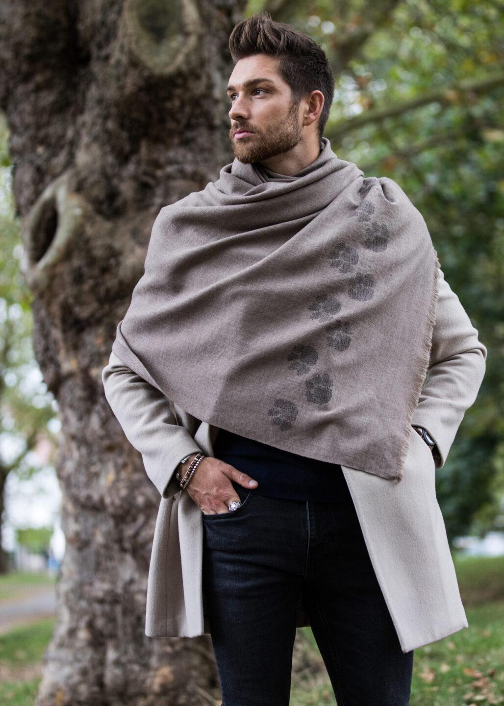 Merino Wool Handwoven Oversize Scarf with Paws Motif 100 X 200cm - likemary