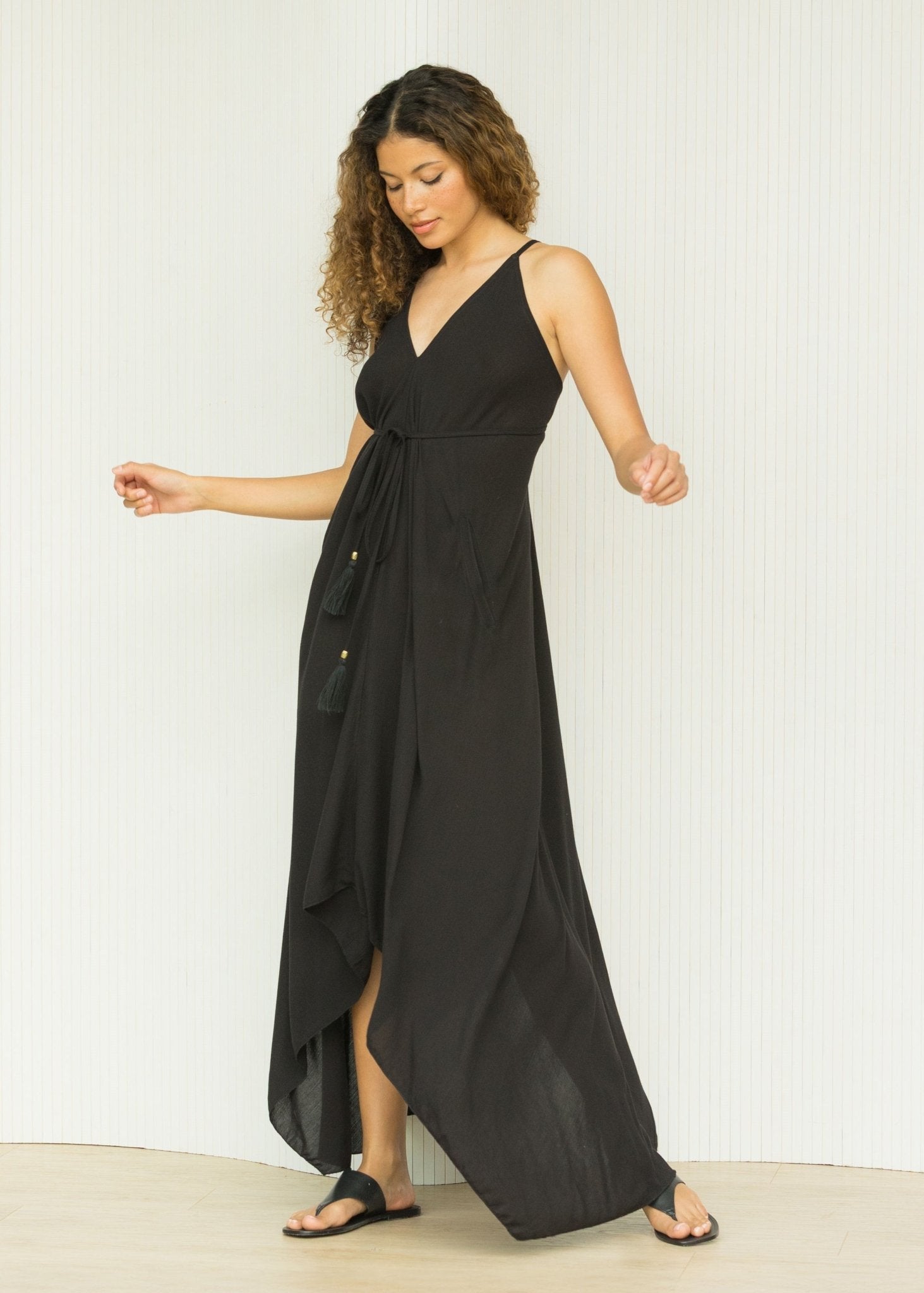 Summer Maxi Dress with Open Back & Pockets in Black - likemary