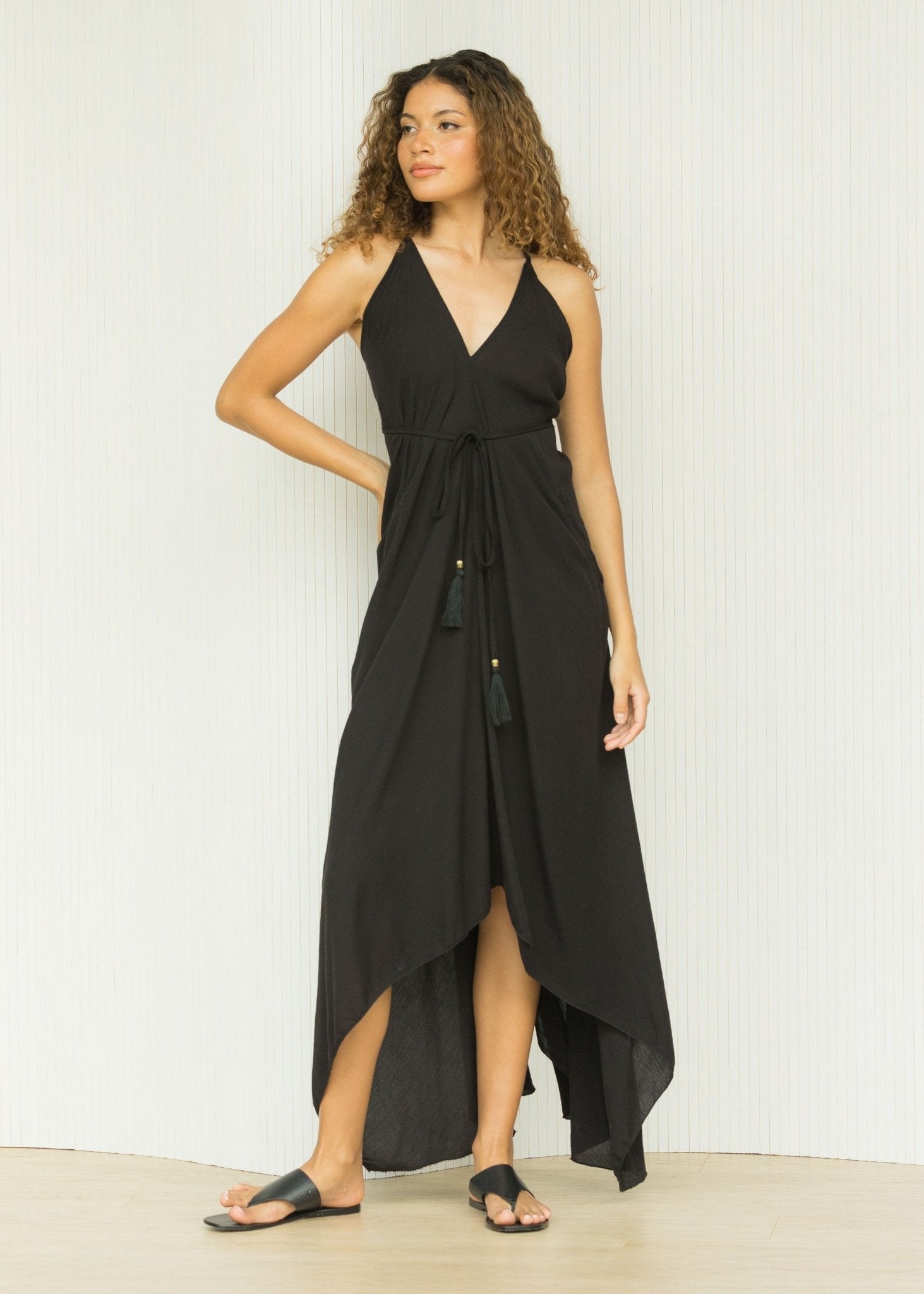 Summer Maxi Dress with Open Back & Pockets in Black - likemary