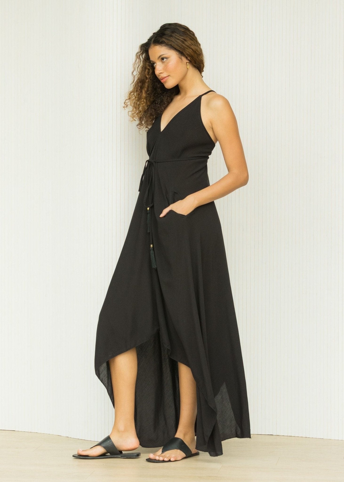 Summer Maxi Dress with Open Back & Pockets in Black - likemary
