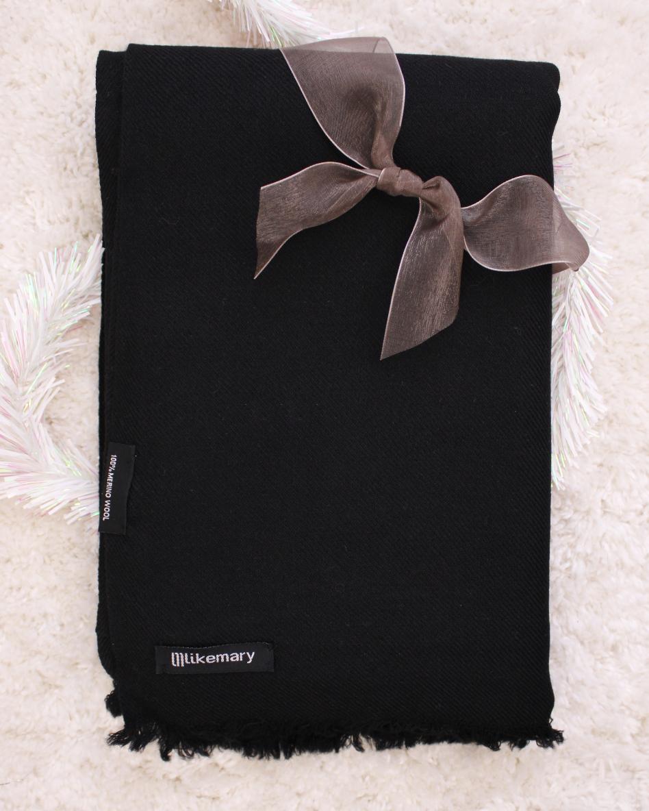 Handwoven Merino Wool Blanket Scarf for Men in Black - likemary