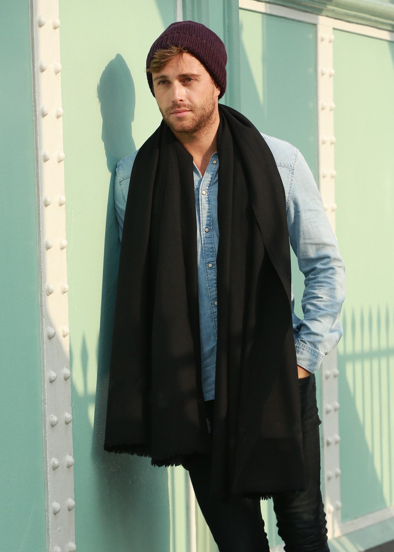 Men’s Oversized Merino Wool Scarf Black - likemary